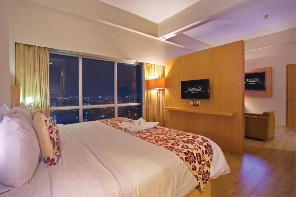 Horison Ultima Semarang Hotel Luaran gambar