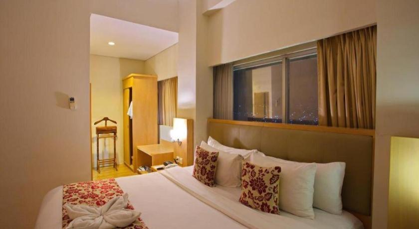 Horison Ultima Semarang Hotel Luaran gambar