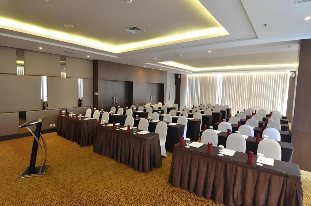 Horison Ultima Semarang Hotel Luaran gambar