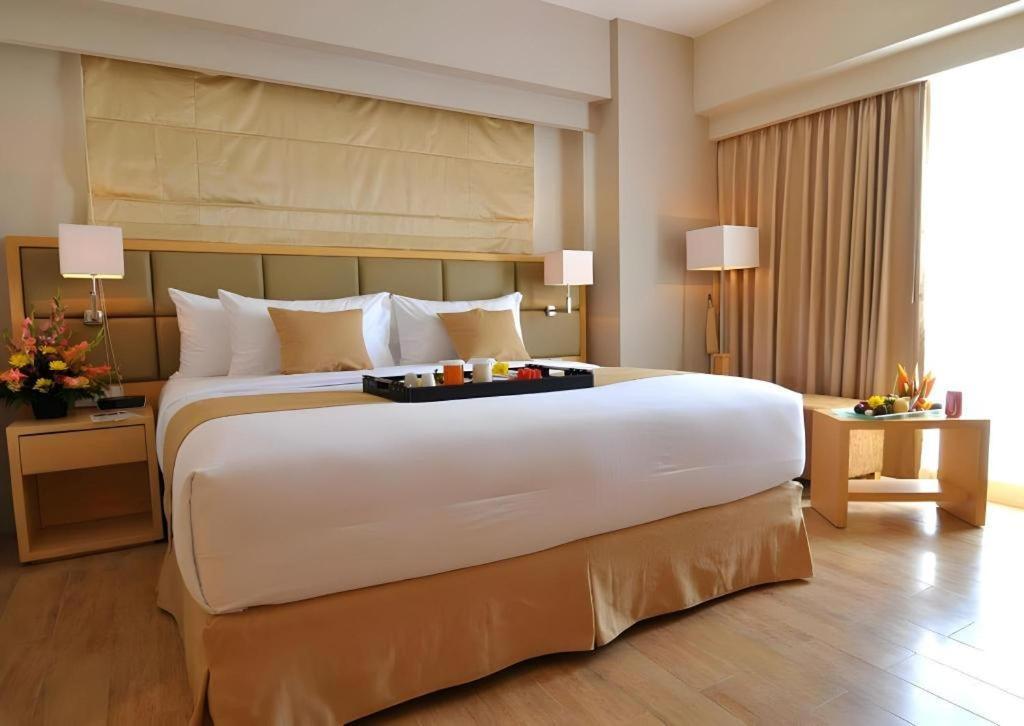 Horison Ultima Semarang Hotel Luaran gambar