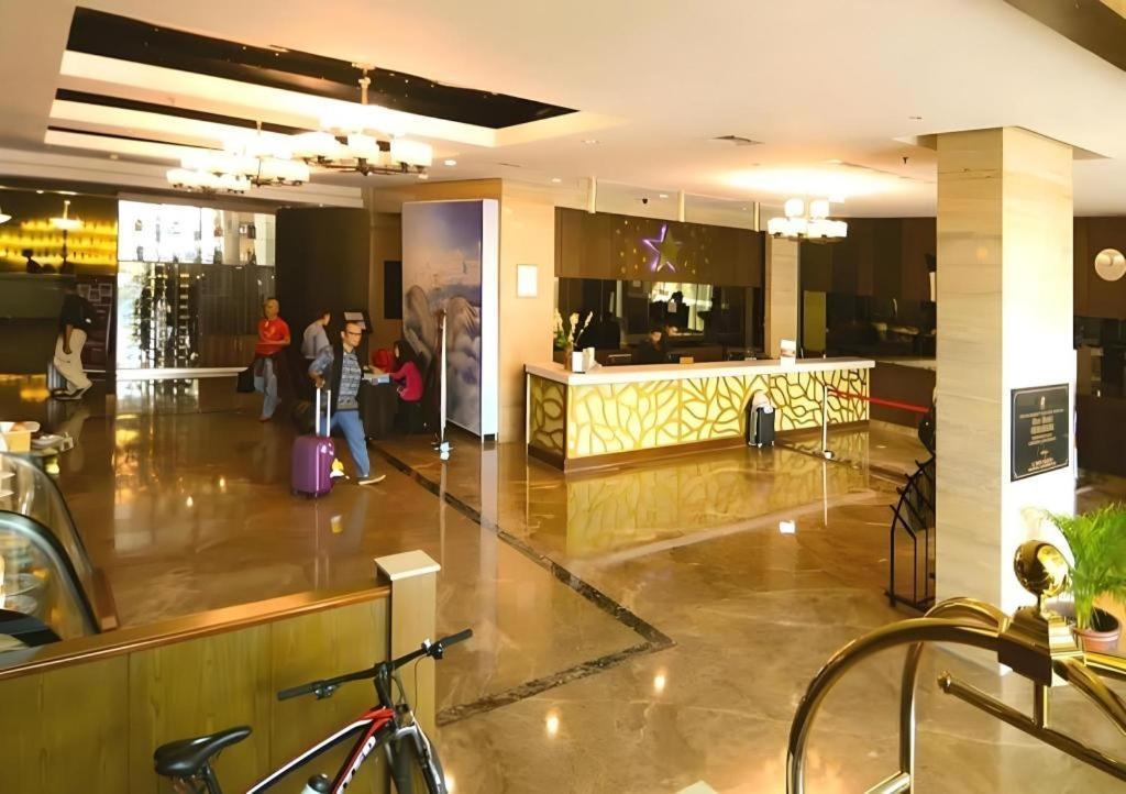 Horison Ultima Semarang Hotel Luaran gambar